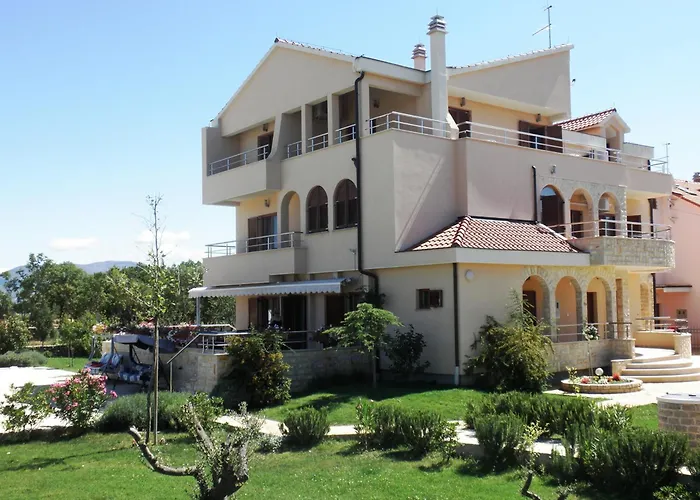 Pansion Skelin בית הארחה