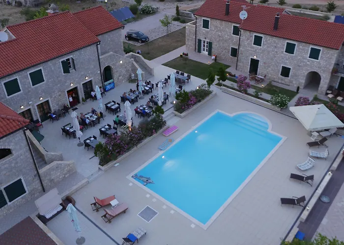 Pansion Skelin בית הארחה