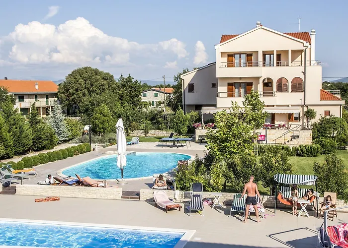 招待所 Pansion Skelin