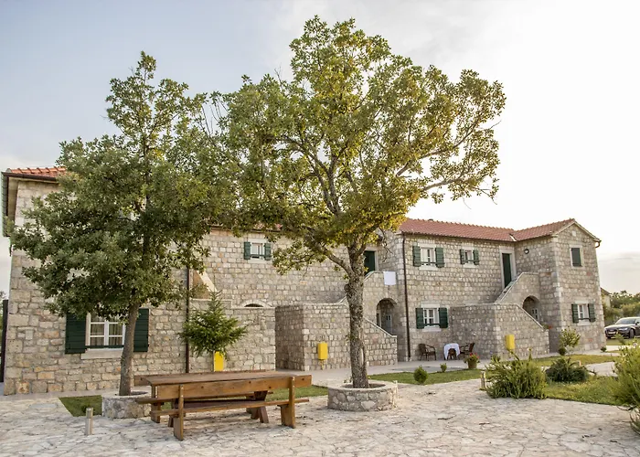 Pansion Skelin בית הארחה